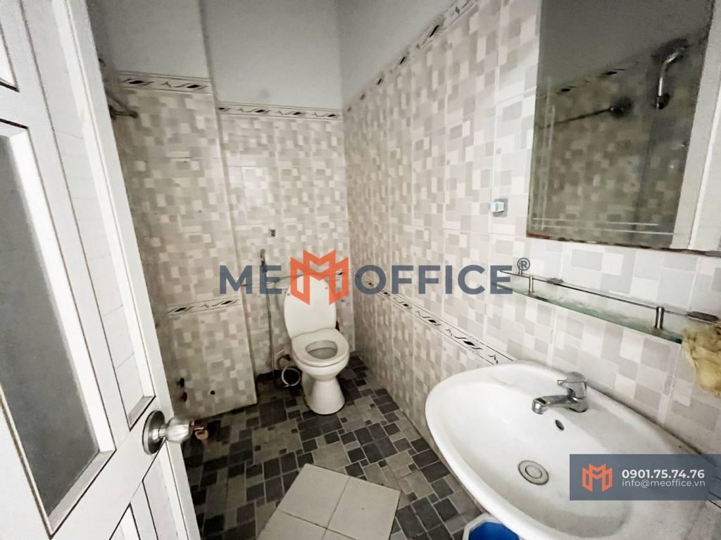Nhà vệ sinh văn phòng cho thuê Cao ốc 405 Đỗ Xuân Hợp (405 Đỗ Xuân Hợp, Phường Phước Long B, Quận 9, TP. Thủ Đức) - Hotline 0901.75.74.76
