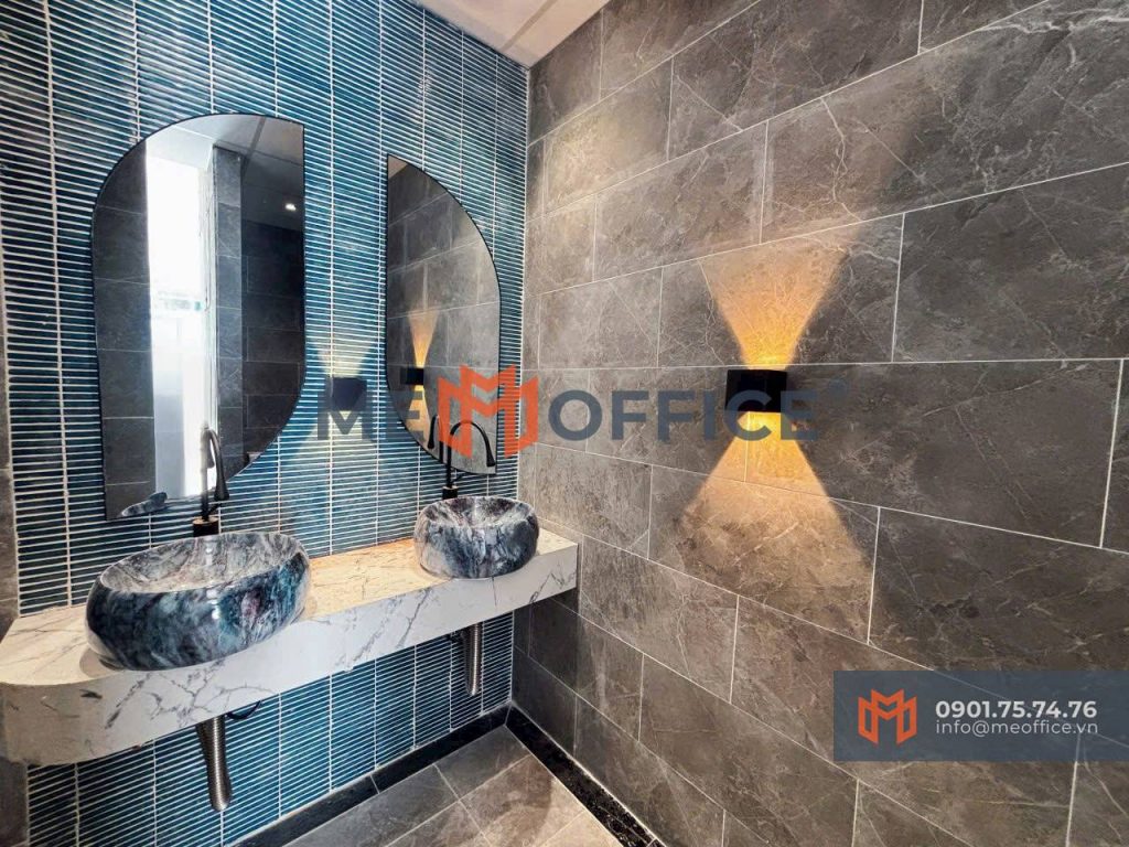 Nhà vệ sinh văn phòng cho thuê Dashaus Trần Nhật Duật, 27AB Trần Nhật Duật, Phường Tân Định, Quận 1 - Hotline 0901.75.74.76