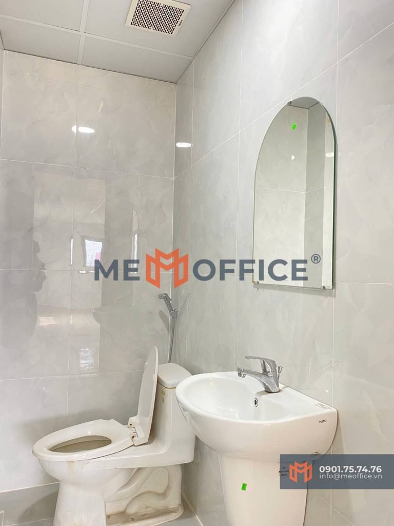 Nhà vệ sinh văn phòng cho thuê M.O.R.E 83B Hoàng Sa,1Bis Nguyễn Văn Thủ (83 Hoàng Sa), Phường Đa Kao, Quận 1 - Hotline 0901.75.74.76