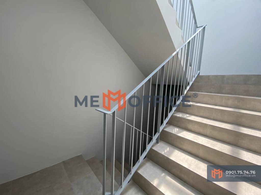 Cầu thang văn phòng cho thuê Sharespace Trần Não - Toà nhà số 1 đường số 30 (1 Đường số 30, Phường An Khánh, Quận 2, TP Thủ Đức)- Hotline 0901.75.74.76