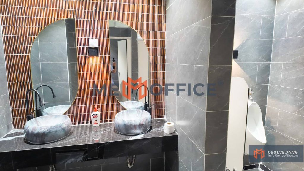 Nhà vệ sinh văn phòng cho thuê Halo Building Premium (36 Bùi Thị Xuân, Phường Bến Thành, Quận 1) - Hotline 0901.75.74.76