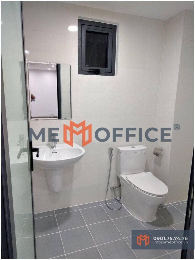Nhà vệ sinh văn phòng cho thuê Koina Building (39 Đoàn Như Hài, Phường 12, Quận 4) - Hotline 0901.75.74.76