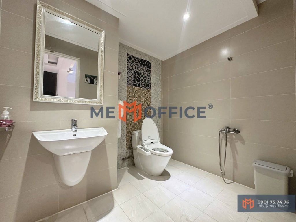 Nhà vệ sinh văn phòng cho thuê GH Building (Số 7 Đường 46 - Khánh Hội, Phường 2, Quận 4) - Hotline 0901.75.74.76