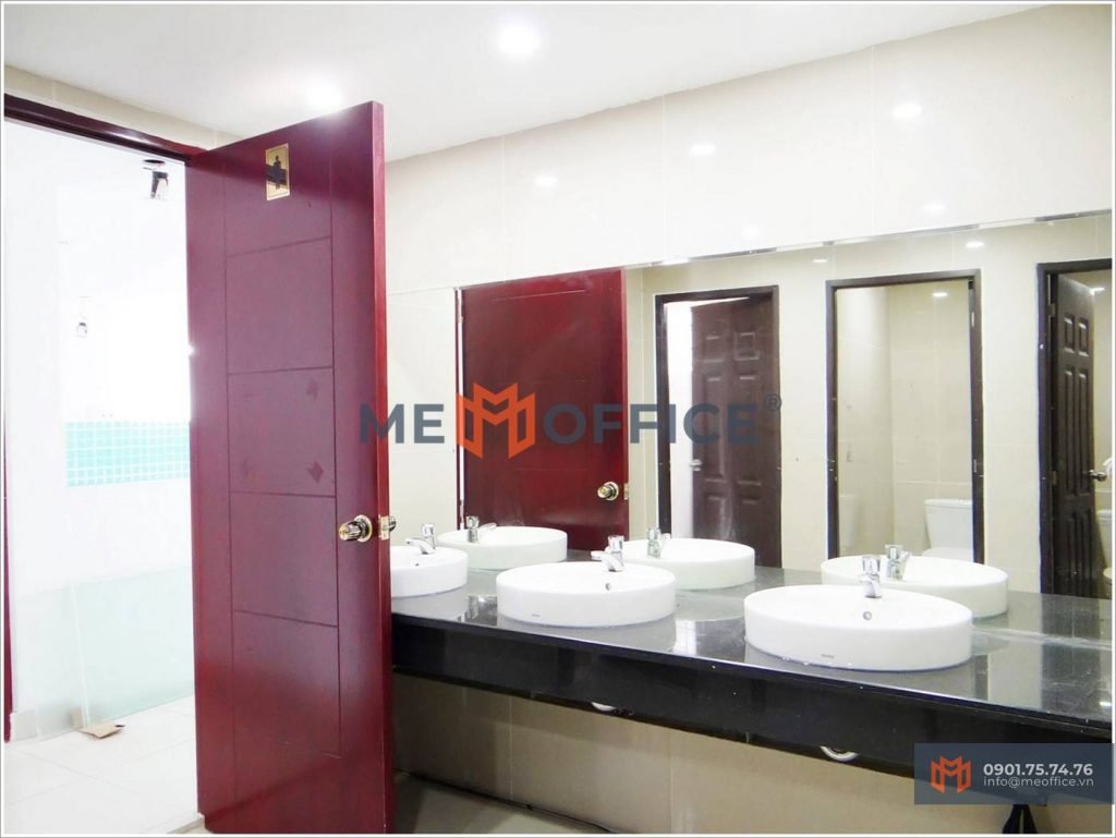 Nhà vệ sinh văn phòng cho thuê HT Building (449 Trần Hưng Đạo, Phường Cầu Kho, Quận 1)- Hotline 0901.75.74.76