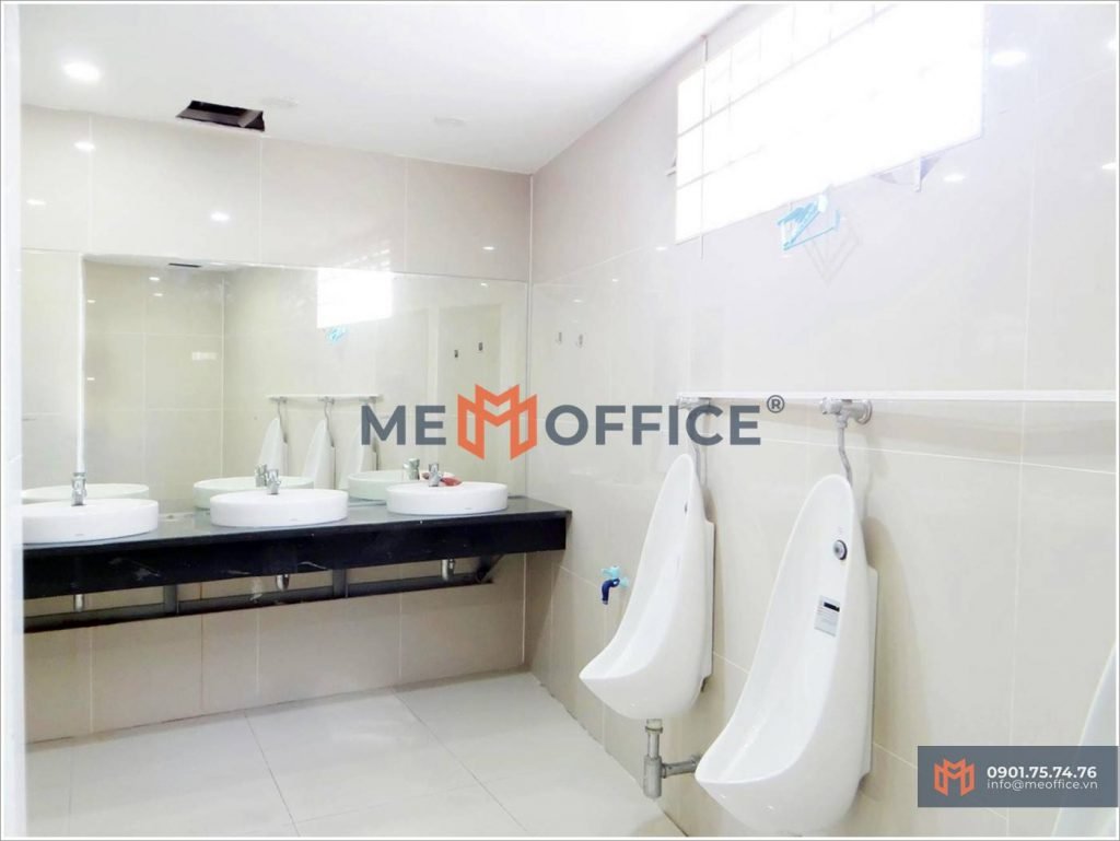 Nhà vệ sinh văn phòng cho thuê HT Building (449 Trần Hưng Đạo, Phường Cầu Kho, Quận 1)- Hotline 0901.75.74.76
