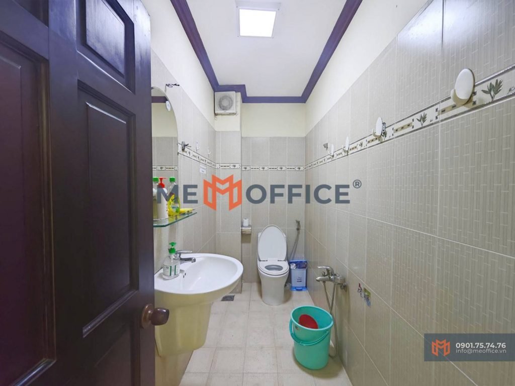 Nhà vệ sinh văn phòng cho thuê D-Office Building (49-51 Đường 17B, Phường Bình Trị Đông B, Quận Bình Tân)- Hotline 0901.75.74.76