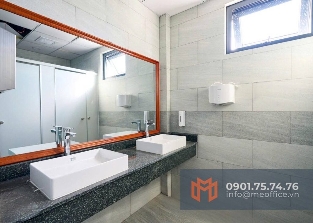 WC cao ốc văn phòng cho thuê Serepok 84 Huỳnh Văn Bánh, Phường Cầu Kiệu, Quận Phú Nhuận, TP.HCM - Hotline 0901.75.74.76