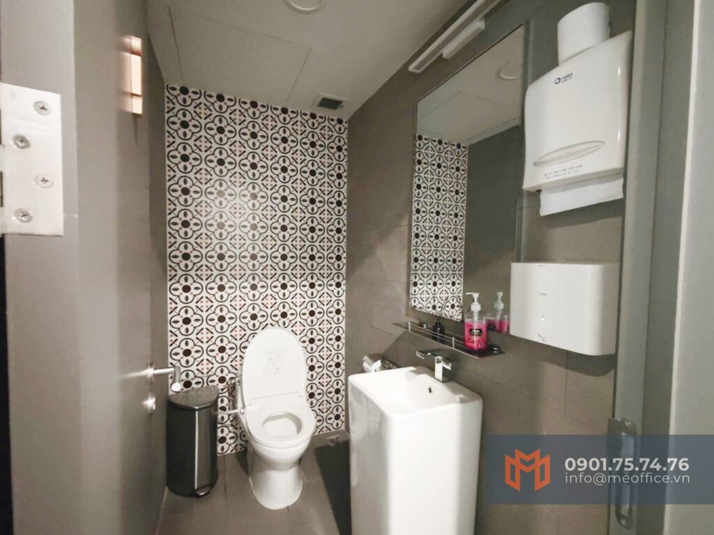 Toilet tòa nhà văn phòng cho thuê Savista Zeta Building, 92A Nguyễn Hữu Cảnh, Phường Thạnh Mỹ Tây, TP.HCM (P.22, Quận Bình Thạnh) - Hotline 0901.75.74.76